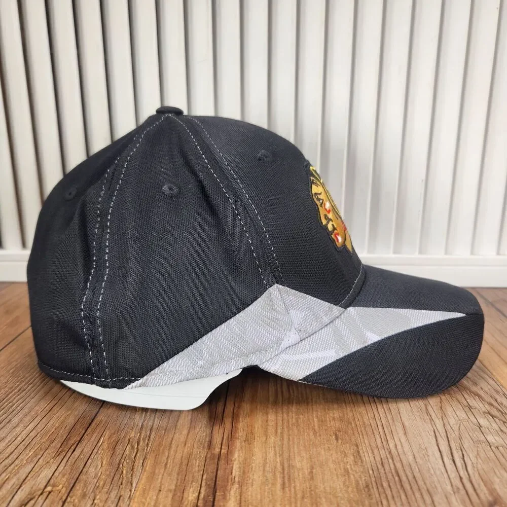 Chicago Blackhawks Reebok Center Ice Fitted L/XL Hat Cap Black Gray Hockey NHL